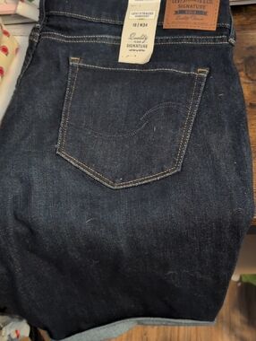 LEVI'S Woman Dark Blue Relaxed Straight Jean SHORTS Size 18